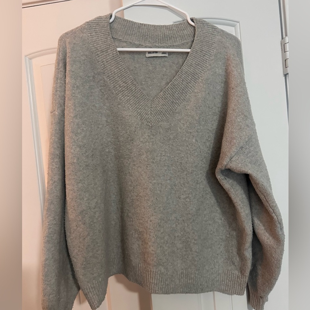 Hollister Comfy Cloud Light Gray V-Neck Sweater